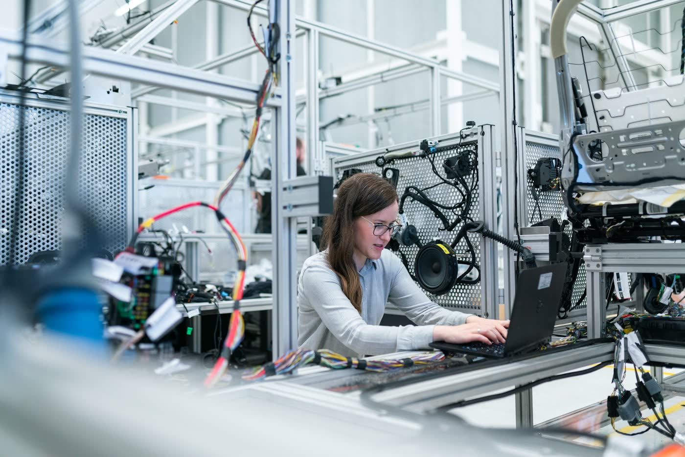 Technician working with a qualified cell